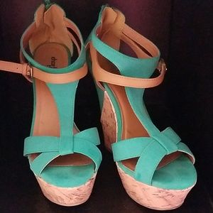 Charlotte Russe Size 7 Green Wedge